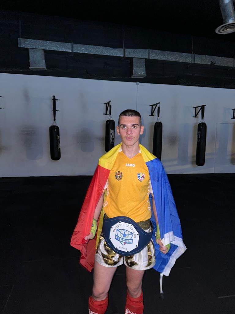 Fost participant la Programul guvernamental DOR, campion la Kickboxing