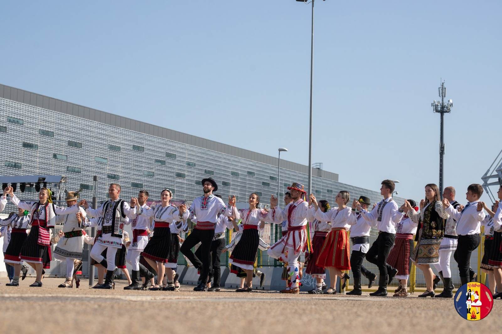 Ziua Universală a Iei, sărbătorită la Torino, de școala „Grupul Vatra”, printr-o paradă cu cămăși autentice și dansuri tradiționale