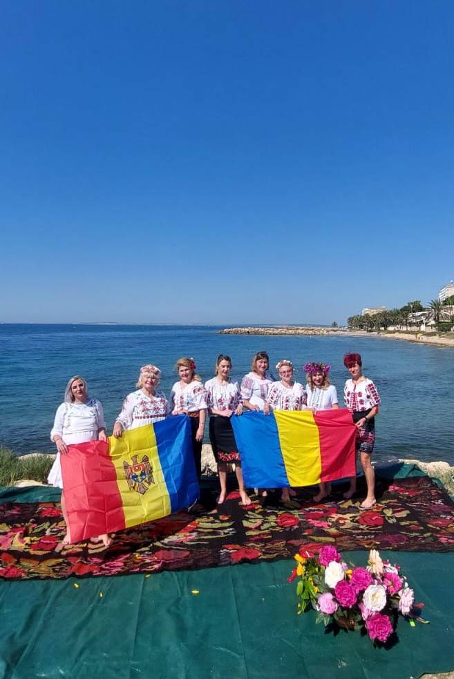 Portul popular, promovat de către diaspora din Spania