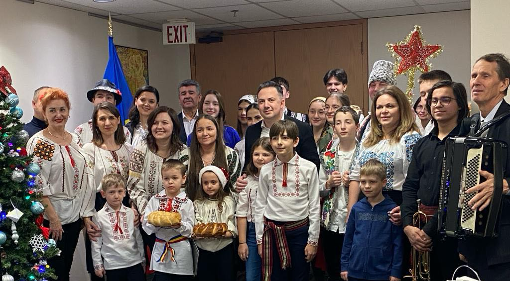 Membrii asociației „Pici Voinici” din Canada au colindat în limba română
