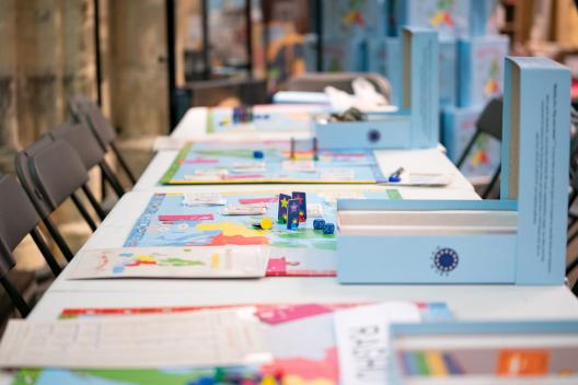 Tehnologia Educațională și Educația în Bază de Joc (adresat Echipei de Management, nivel Școlar) – Programul DEH susține ”revoluția tacită” în domeniul educației bazate pe joc